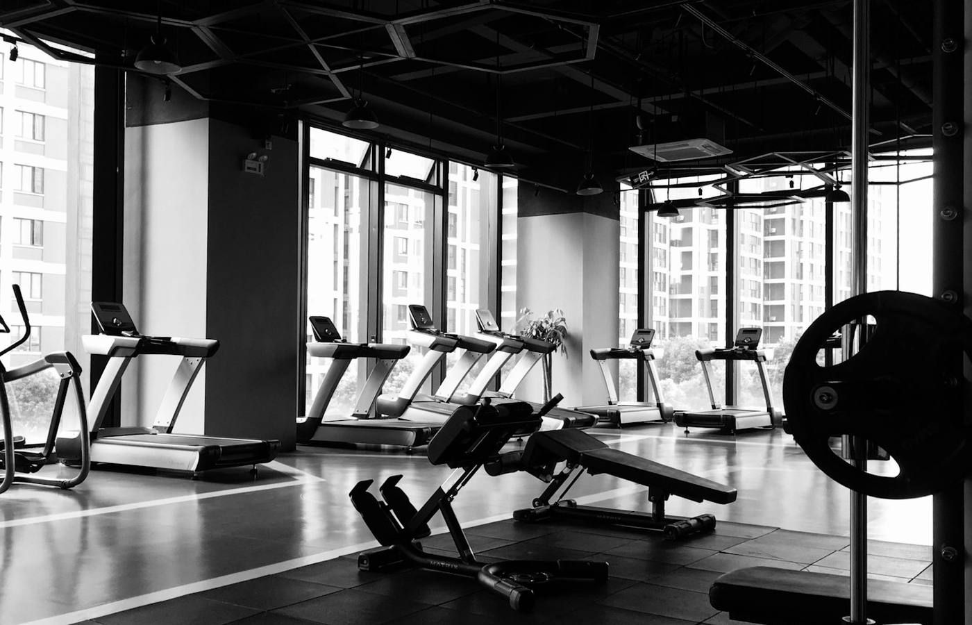 Skupinové cvičení ve fitness sále
